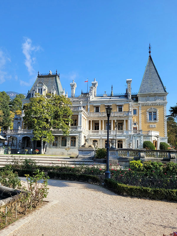 Массандровский дворец в Большой Ялте